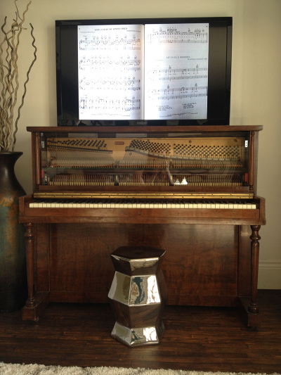 GLASS PIANO